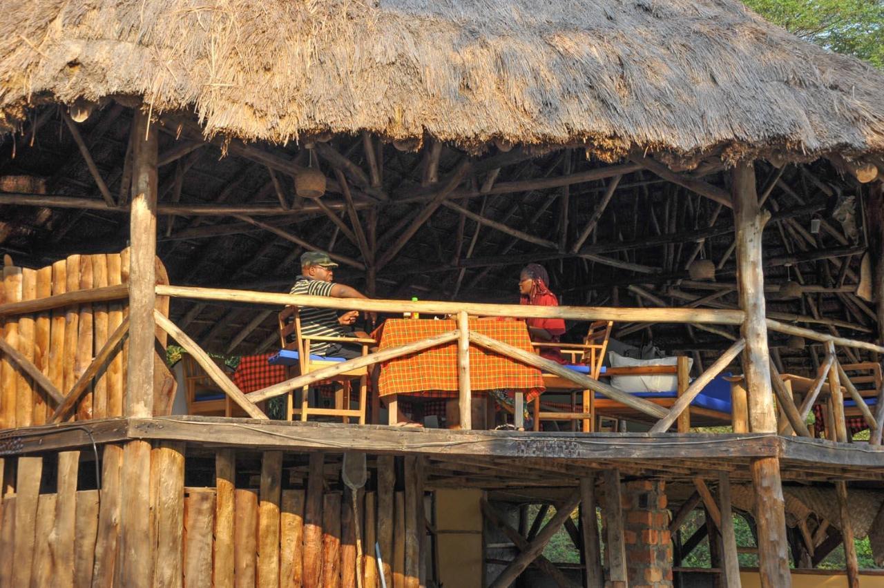 Bullbush River Camp Kihihi Bagian luar foto