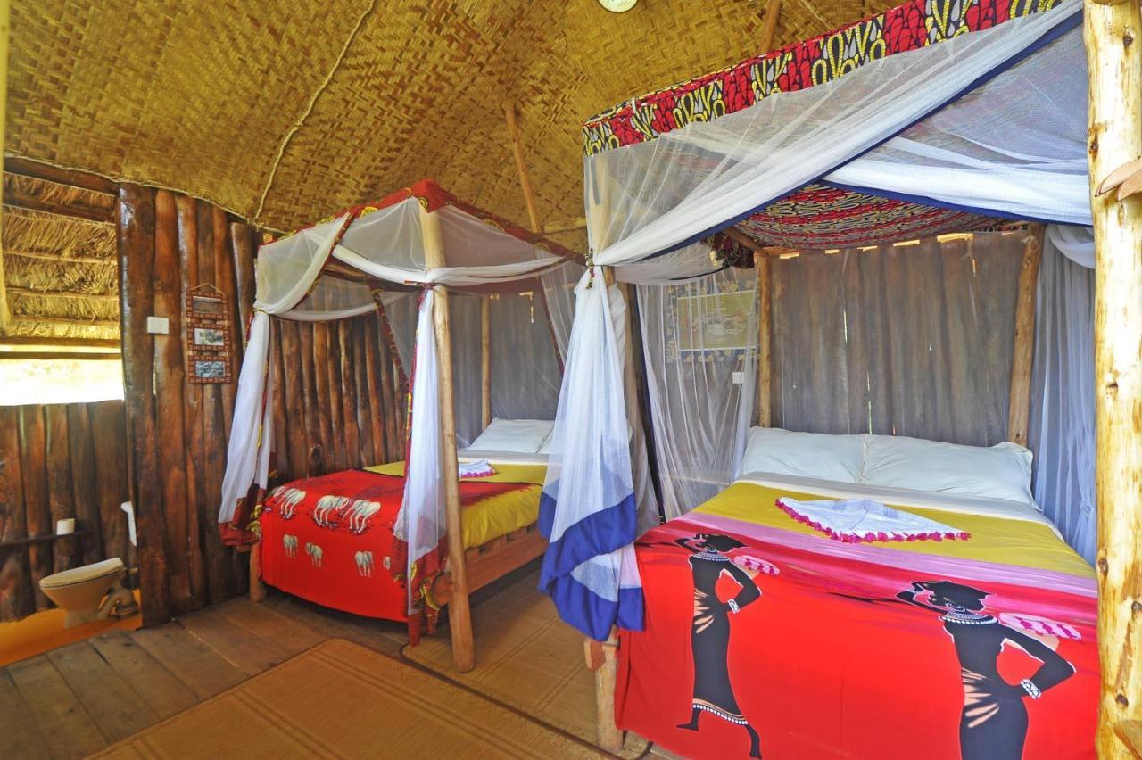 Bullbush River Camp Kihihi Bagian luar foto