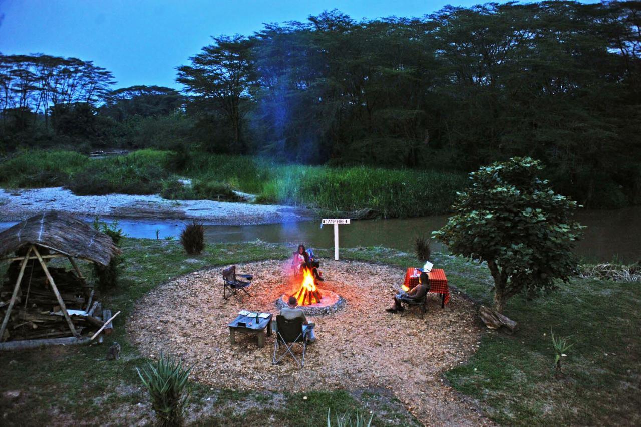 Bullbush River Camp Kihihi Bagian luar foto